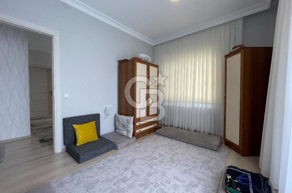 GÖLCÜK'TE MERKEZİ KONUMDA DENİZE ÇOK YAKIN SATILIK MÜSTAKİL EV