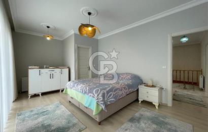 GÖLCÜK'TE MERKEZİ KONUMDA DENİZE ÇOK YAKIN SATILIK MÜSTAKİL EV