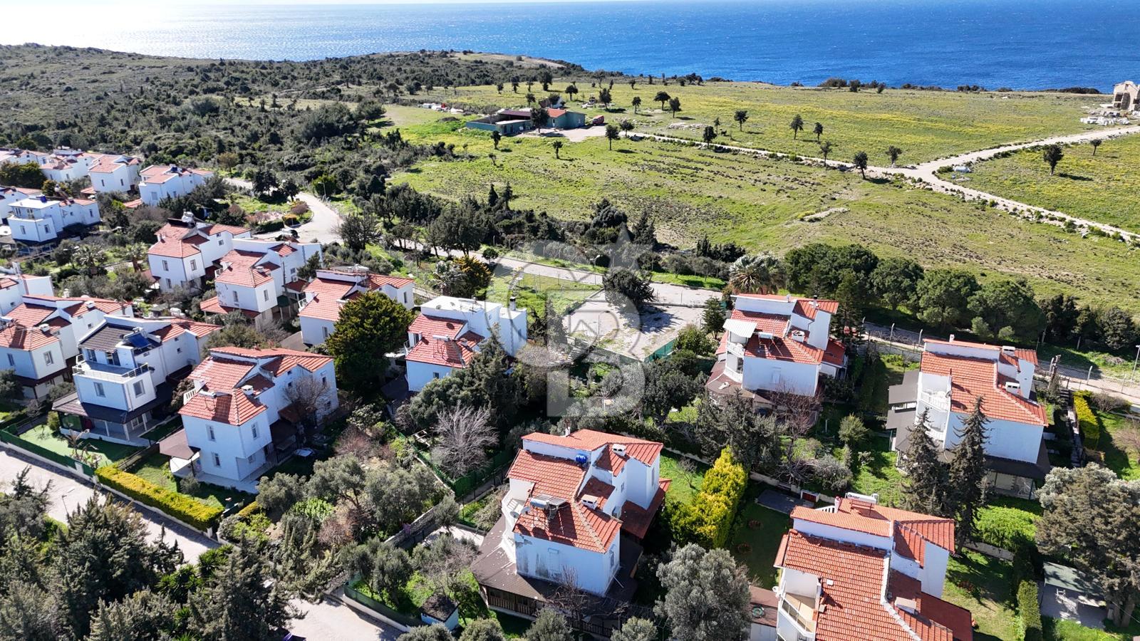 İzmir çeşme altınkum plajına yakın satılık 4+1 yazlık