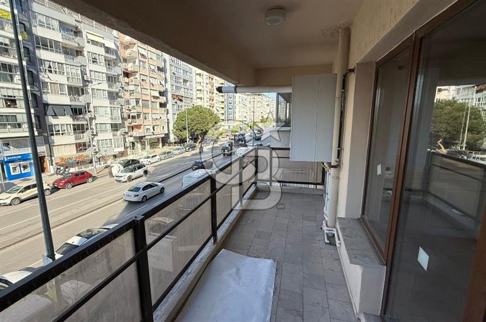 Smyrna'dan Cadde Üzeri Kiralık 4+1 Daire