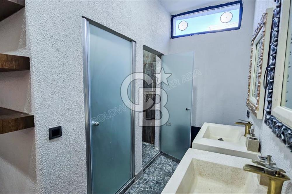 Kuşadası'nda Deniz Manzaralı, Ultra Lüks Kiralık 5+2 Villa