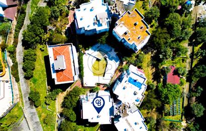 Kuşadası Marina'da Satılık 3+1 Daire - Denize Yakın, Havuzlu