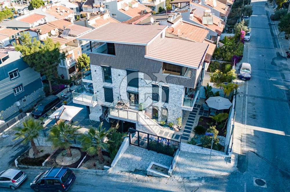Kuşadası'nda Deniz Manzaralı, Ultra Lüks Kiralık 5+2 Villa