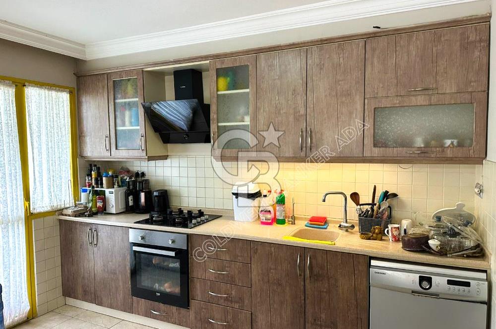 Kuşadası Marina'da Satılık 3+1 Daire - Denize Yakın, Havuzlu