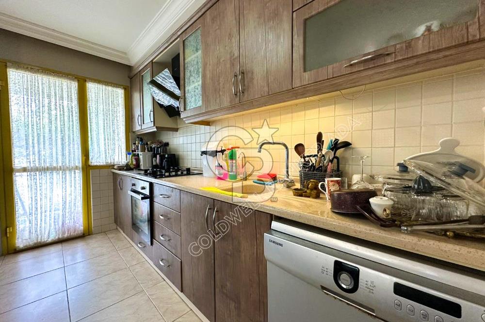 Kuşadası Marina'da Satılık 3+1 Daire - Denize Yakın, Havuzlu