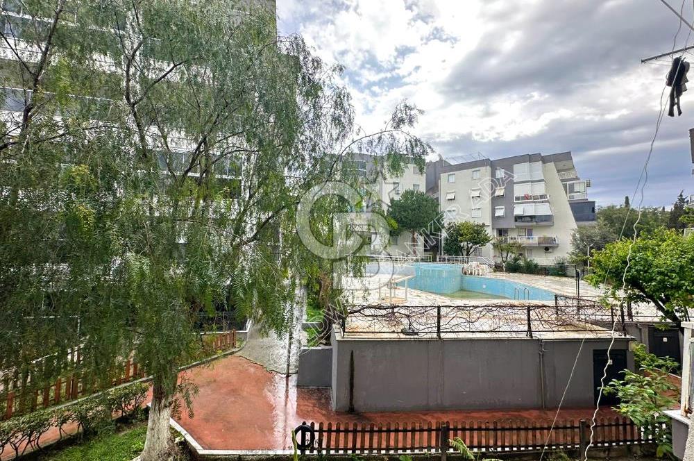 Kuşadası Marina'da Satılık 3+1 Daire - Denize Yakın, Havuzlu