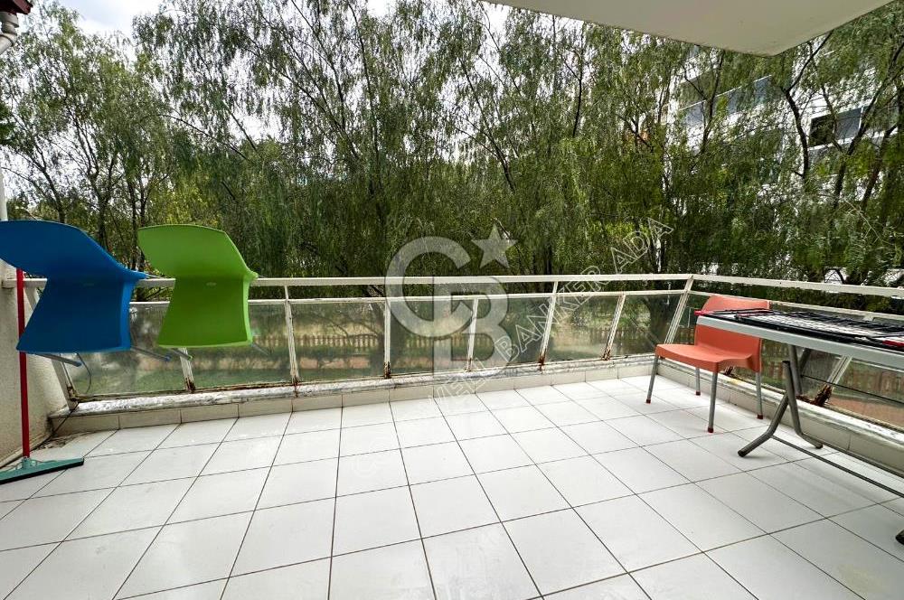 Kuşadası Marina'da Satılık 3+1 Daire - Denize Yakın, Havuzlu