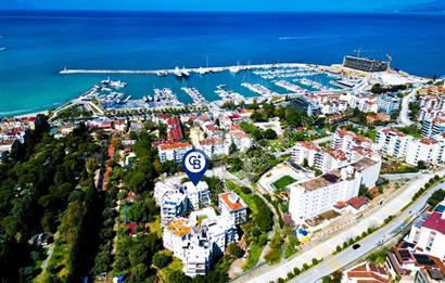 Kuşadası Marina'da Satılık 3+1 Daire - Denize Yakın, Havuzlu