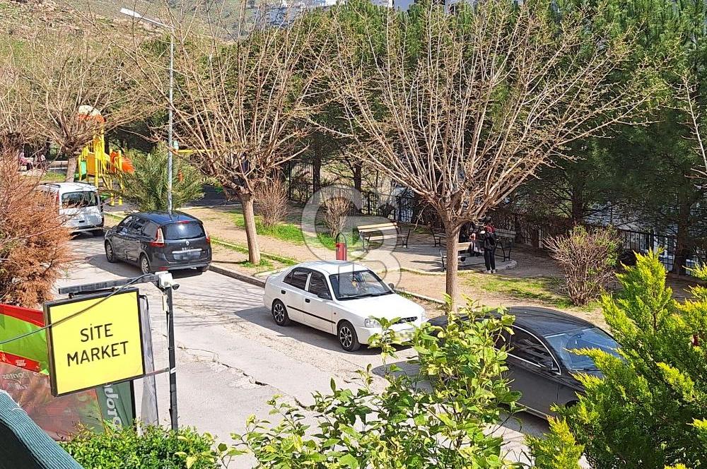 Çiğli Yakakent Site İçerisinde Satılık 3+1 Daire