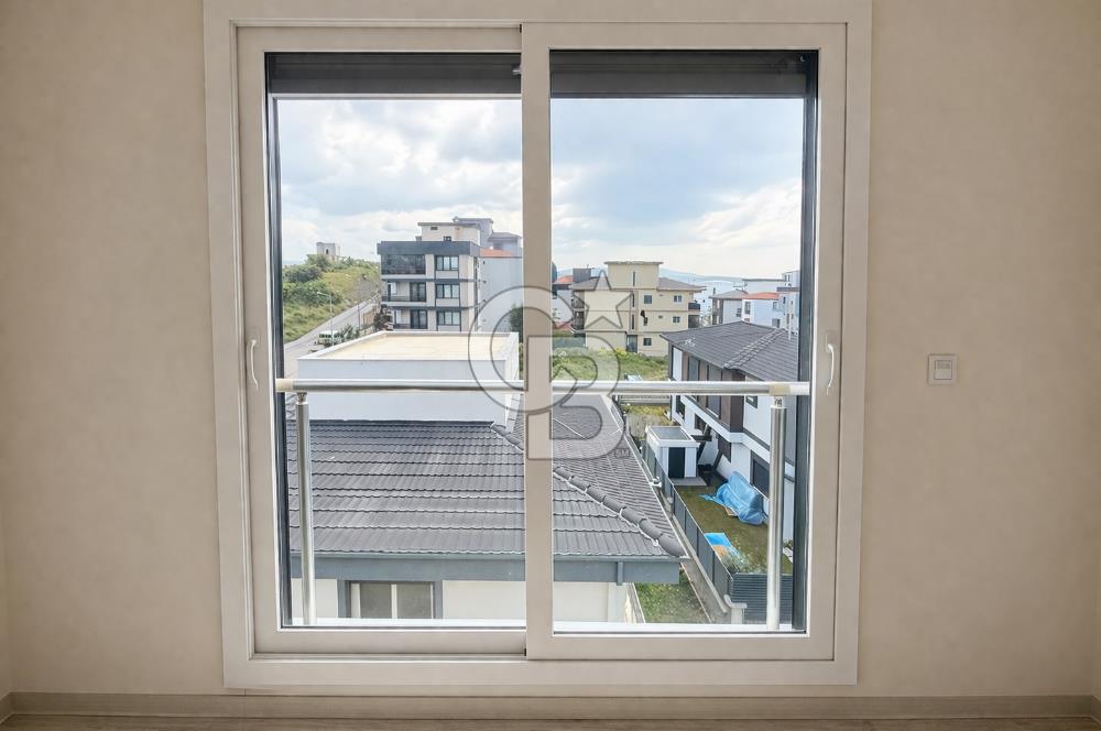 Seferihisar Camikebir Mah. | 3.Kat Açık Cepheli 1+1 Kiralık 