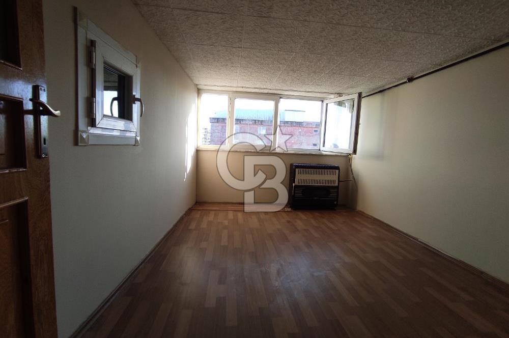 HASTANENİN TAM KARŞISINDA CADDE ÜZERİ KİRALIK 2+1 ÇATI KATI