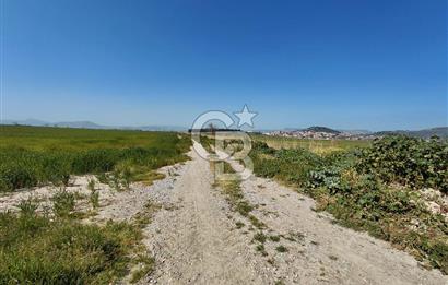 Foça Gerenköy’de Yola Yakın Merkezi Konumda Satılık Parsel