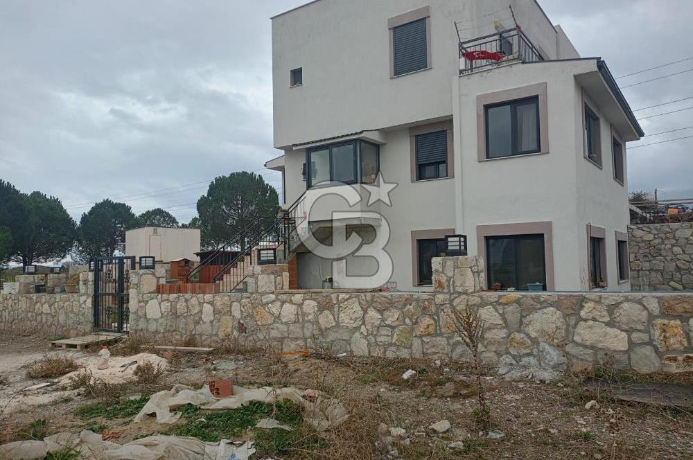 Seferihisar Çevrekent'te Satılık 5+1 Tripleks Villa