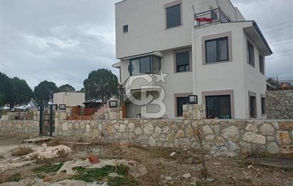 Seferihisar Çevrekent'te Satılık 5+1 Tripleks Villa