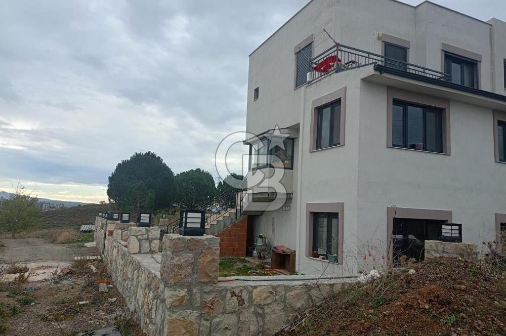 Seferihisar Çevrekent'te Satılık 5+1 Tripleks Villa