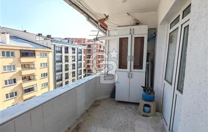 Yeni Bağdat cadde'sinde;çift cepheli satılık 2+1