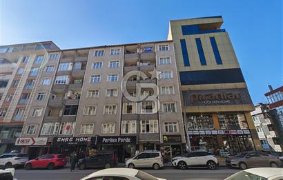 Yeni Bağdat cadde'sinde;çift cepheli satılık 2+1