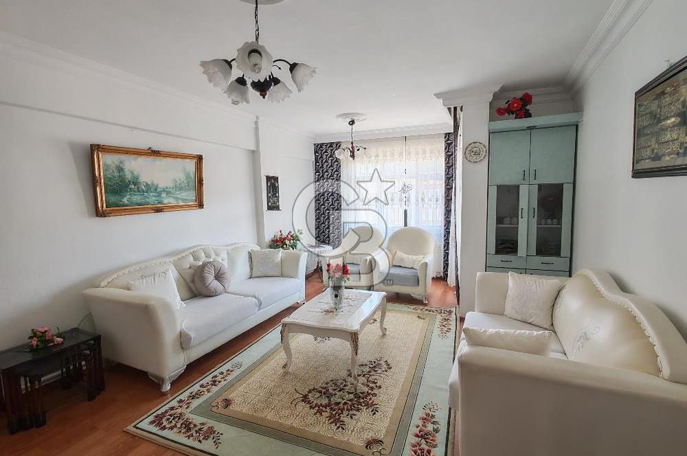 Yeni Bağdat cadde'sinde;çift cepheli satılık 2+1