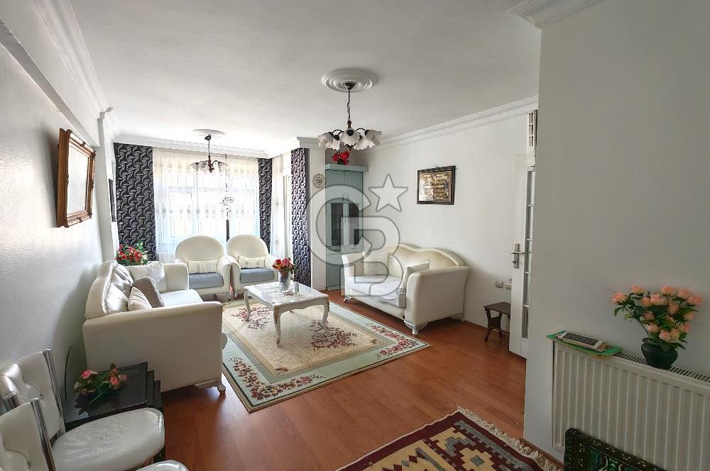 Yeni Bağdat cadde'sinde;çift cepheli satılık 2+1