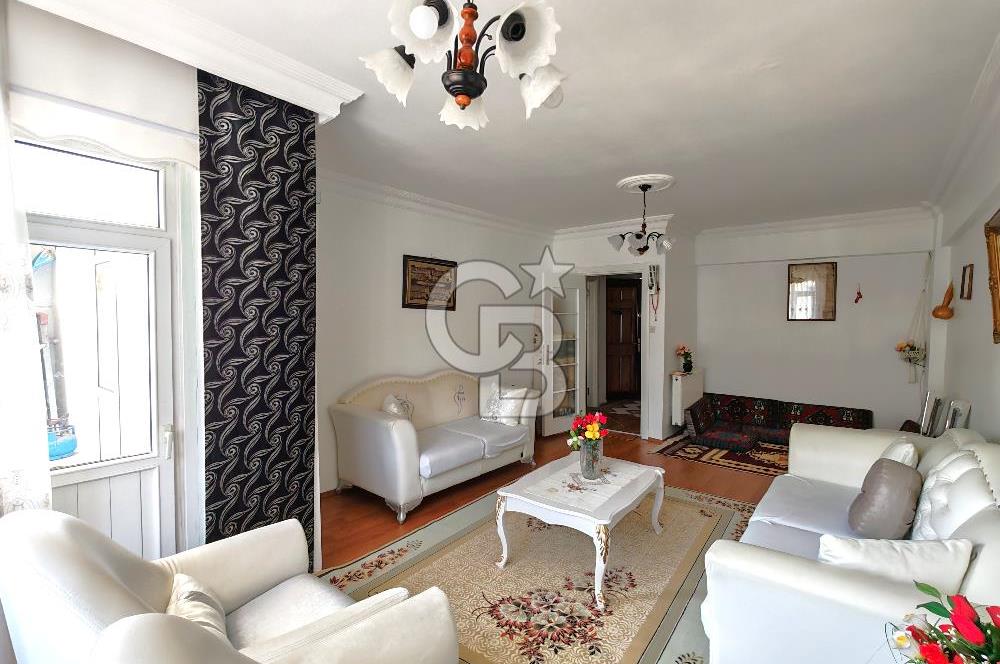 Yeni Bağdat cadde'sinde;çift cepheli satılık 2+1