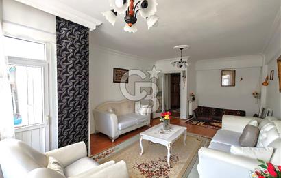 Yeni Bağdat cadde'sinde;çift cepheli satılık 2+1