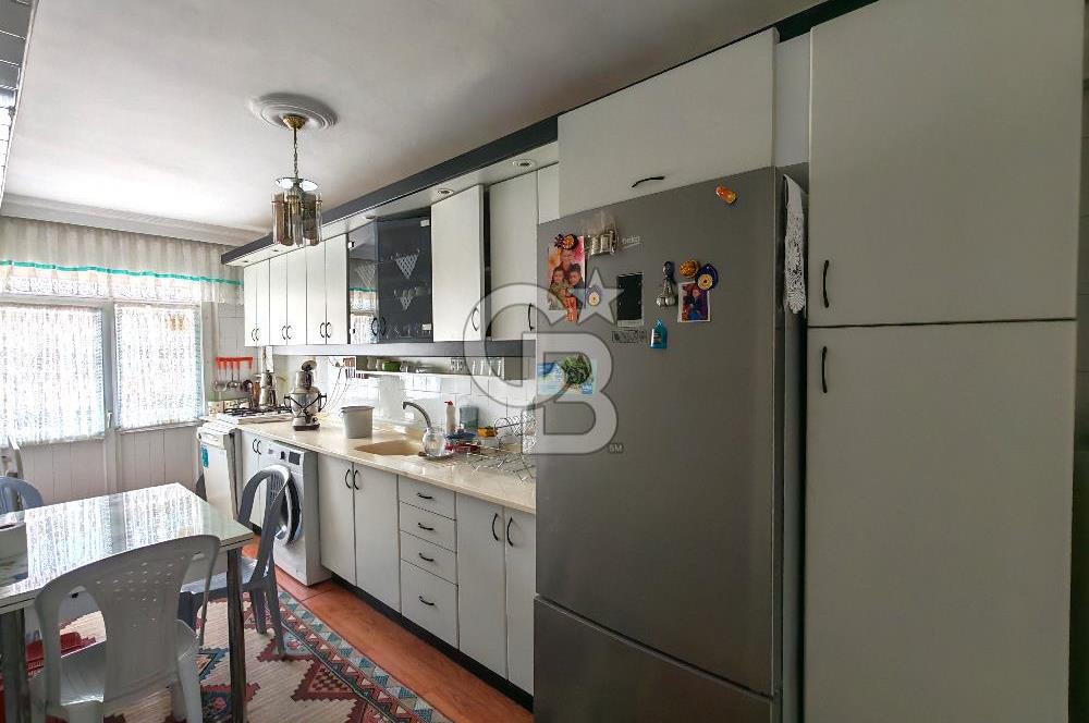 Yeni Bağdat cadde'sinde;çift cepheli satılık 2+1