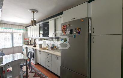 Yeni Bağdat cadde'sinde;çift cepheli satılık 2+1