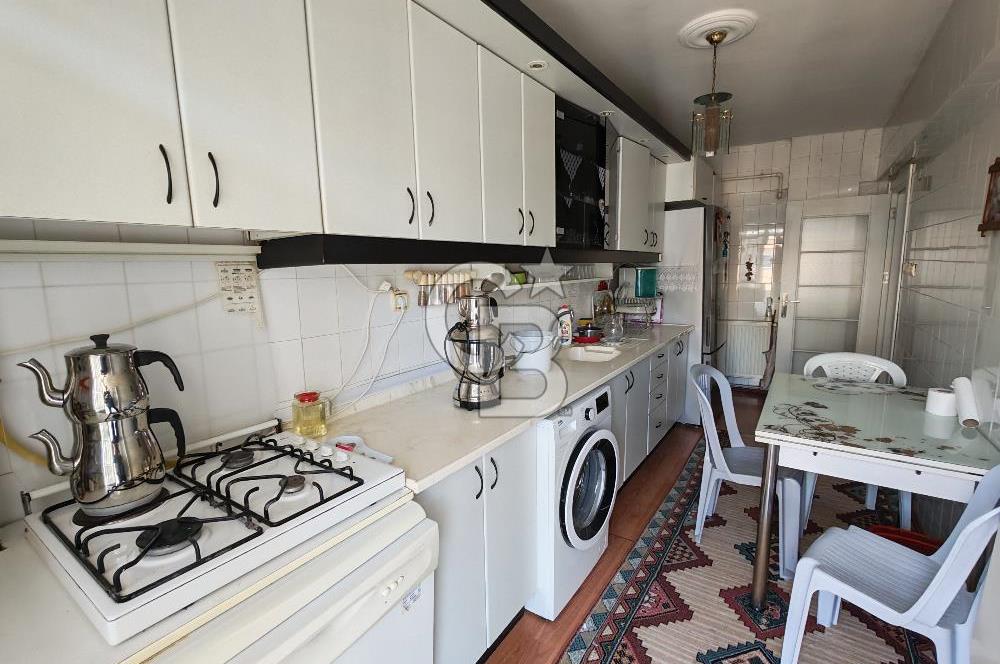 Yeni Bağdat cadde'sinde;çift cepheli satılık 2+1