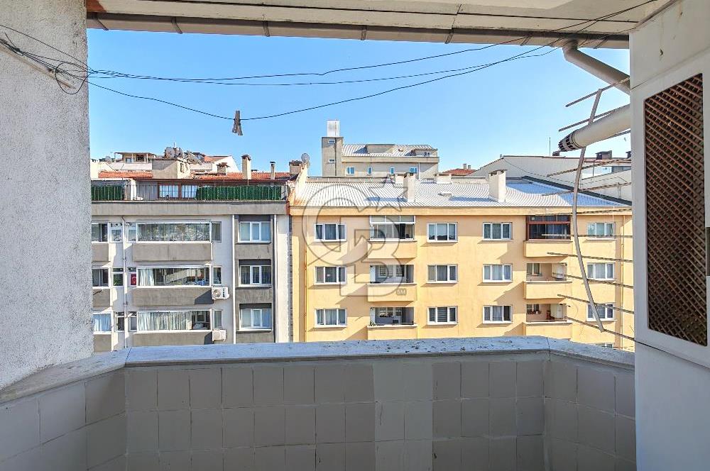 Yeni Bağdat cadde'sinde;çift cepheli satılık 2+1