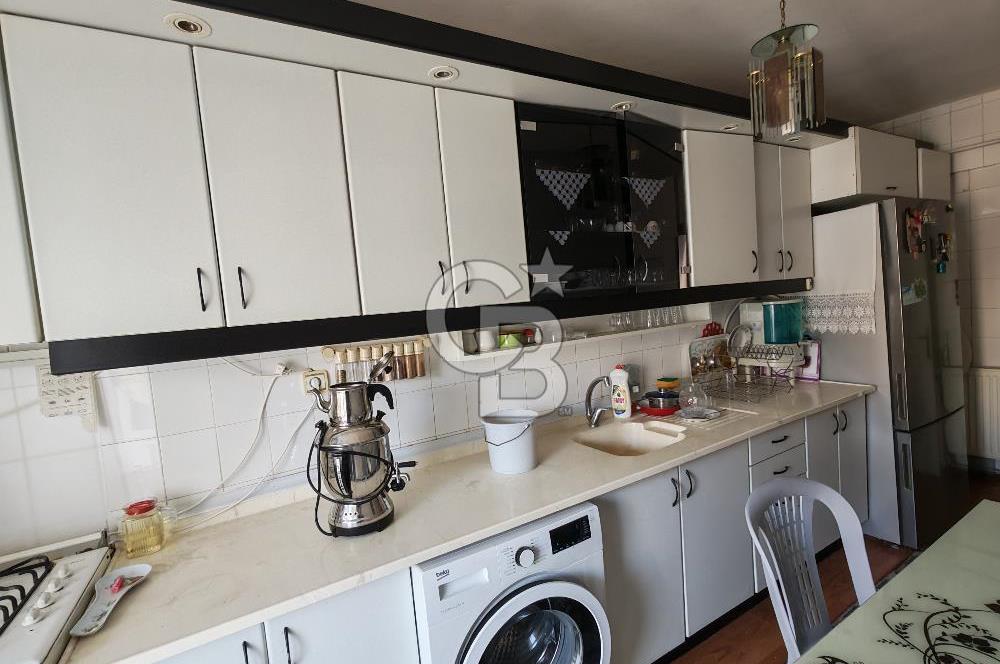 Yeni Bağdat cadde'sinde;çift cepheli satılık 2+1