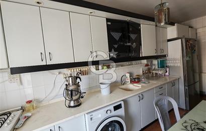 Yeni Bağdat cadde'sinde;çift cepheli satılık 2+1