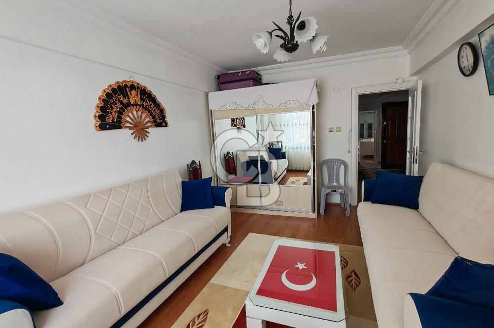 Yeni Bağdat cadde'sinde;çift cepheli satılık 2+1