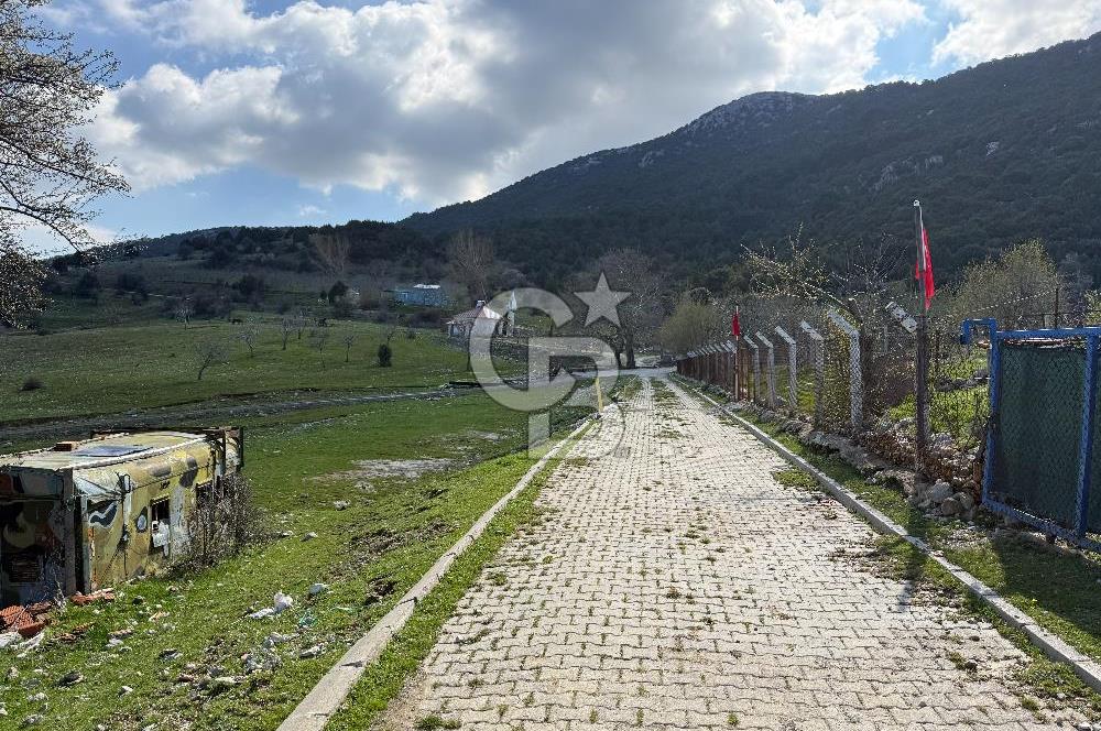 Manisa Ayvacık'ta Ana Yola Yakın 5664m² Elmalık Satılık Tarla