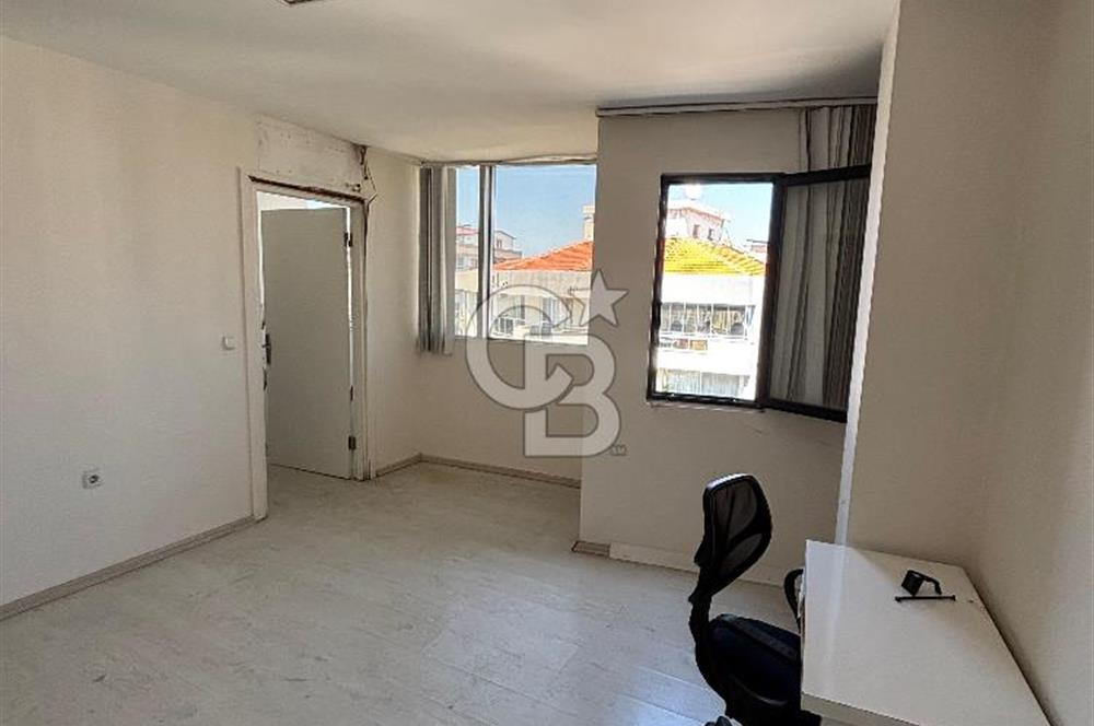 NARLIDERE MERKEZ DE GENİŞ KİRALIK DÜKKAN