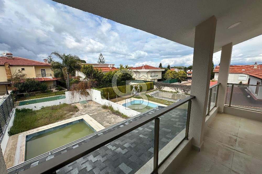 Çeşme Boyalıkta 400 m² Geniş Kullanımlı Satılık Dubleks Villa