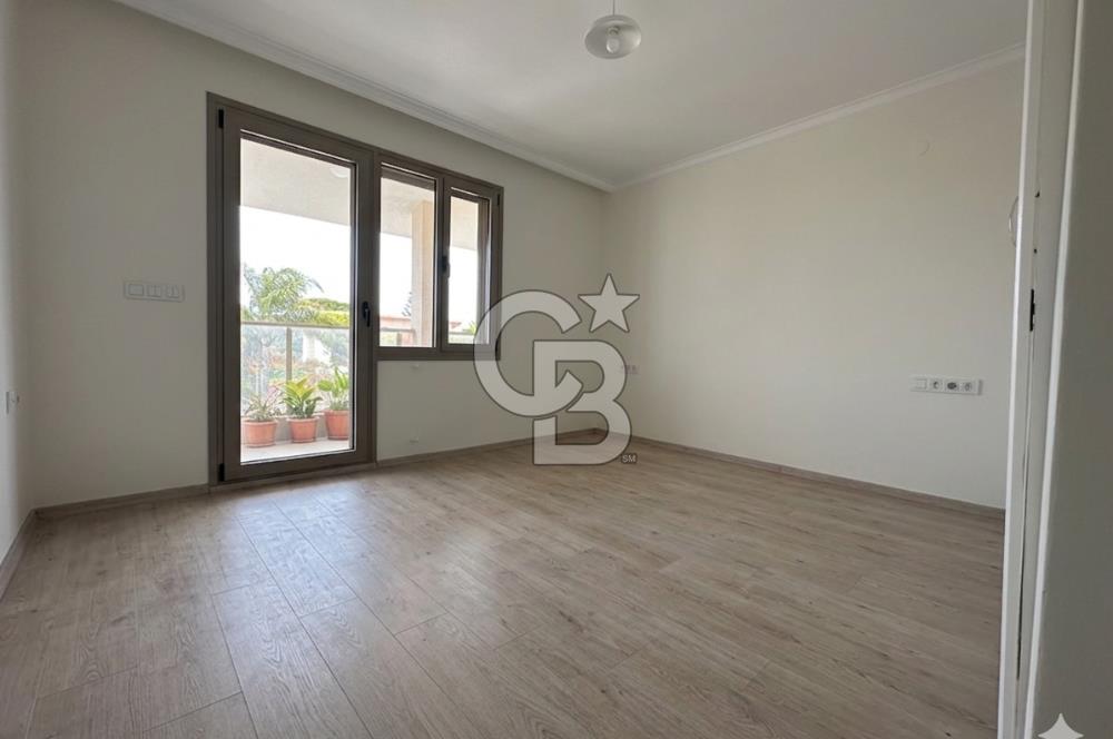 Çeşme Boyalıkta 400 m² Geniş Kullanımlı Satılık Dubleks Villa