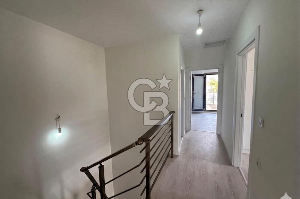 Çeşme Boyalıkta 400 m² Geniş Kullanımlı Satılık Dubleks Villa