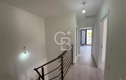 Çeşme Boyalıkta 400 m² Geniş Kullanımlı Satılık Dubleks Villa