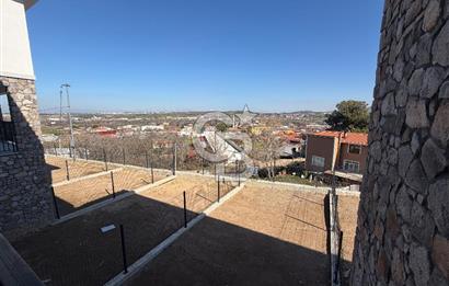 ÇANAKKALE MERKEZ SARAYCIK KÖYÜNDE SATILI 4+1 VİLLA