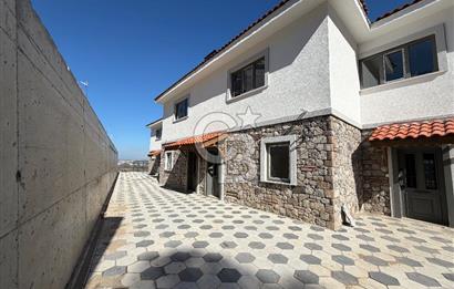 ÇANAKKALE MERKEZ SARAYCIK KÖYÜNDE SATILI 4+1 VİLLA