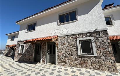 ÇANAKKALE MERKEZ SARAYCIK KÖYÜNDE SATILI 4+1 VİLLA