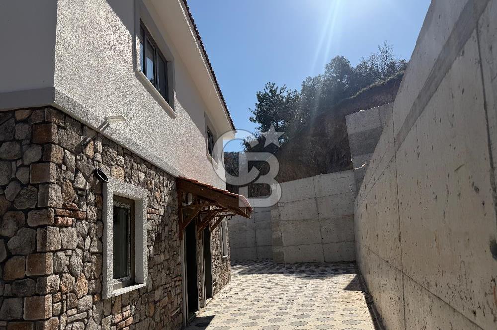 ÇANAKKALE MERKEZ SARAYCIK KÖYÜNDE SATILI 4+1 VİLLA