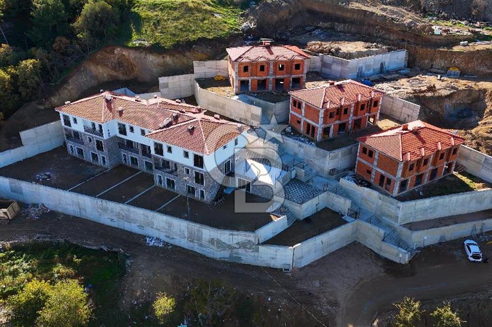 ÇANAKKALE MERKEZ SARAYCIK KÖYÜNDE SATILI 4+1 VİLLA