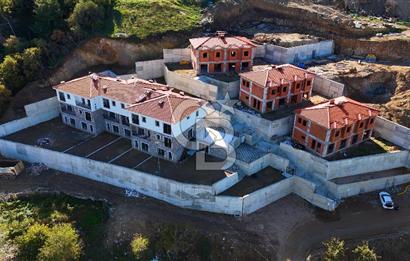 ÇANAKKALE MERKEZ SARAYCIK KÖYÜNDE SATILI 4+1 VİLLA