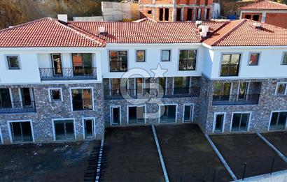 ÇANAKKALE MERKEZ SARAYCIK KÖYÜNDE SATILI 4+1 VİLLA