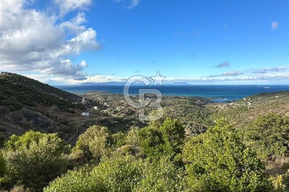 Foça Sazlıca Mevkiinde Satılık Deniz Manzaralı Arsa