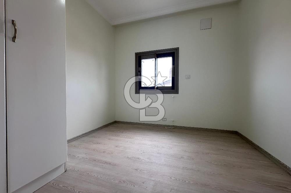 Çeşme Boyalıkta 400 m² Geniş Kullanımlı Satılık Dubleks Villa