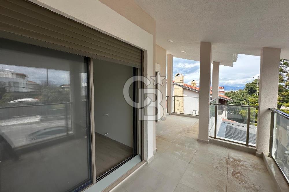 Çeşme Boyalıkta 400 m² Geniş Kullanımlı Satılık Dubleks Villa