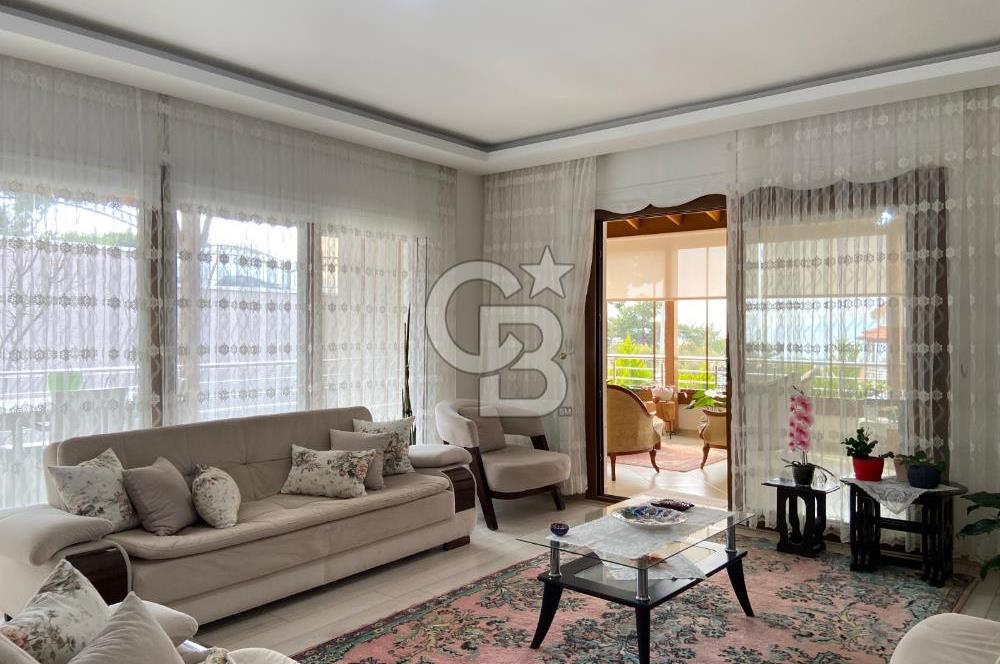KUŞADASI SOĞUCAKTA SELCUK DENGE SİTESİ 5+2 TRİPLEKS VİLLA