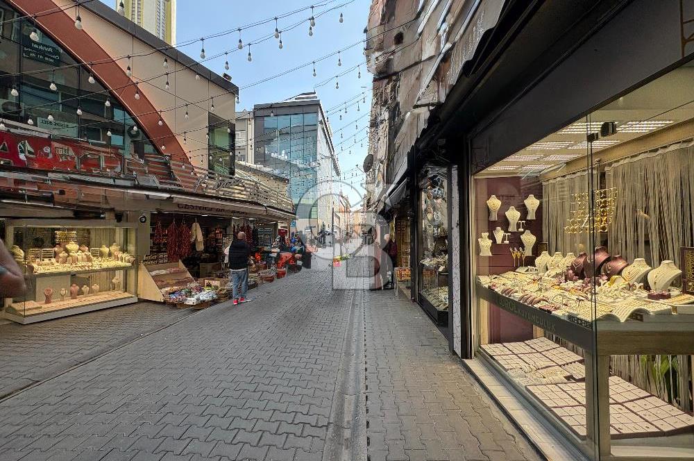 KARŞIYAKADA KİRALIK OFİS